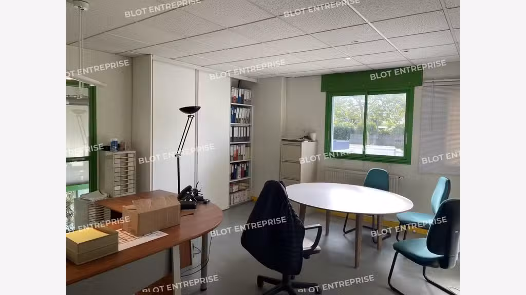 A louer locaux 1115m² belle visibilité à Brest
