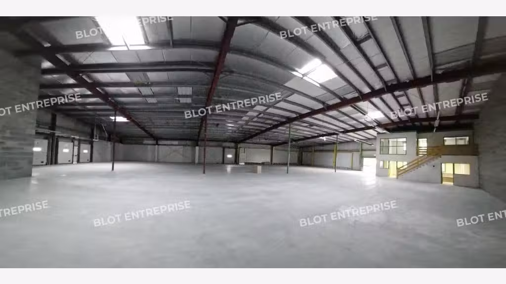 A louer locaux 1115m² belle visibilité à Brest