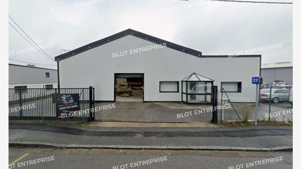 A louer local d'activités 305m² Brest zone Loscoat
