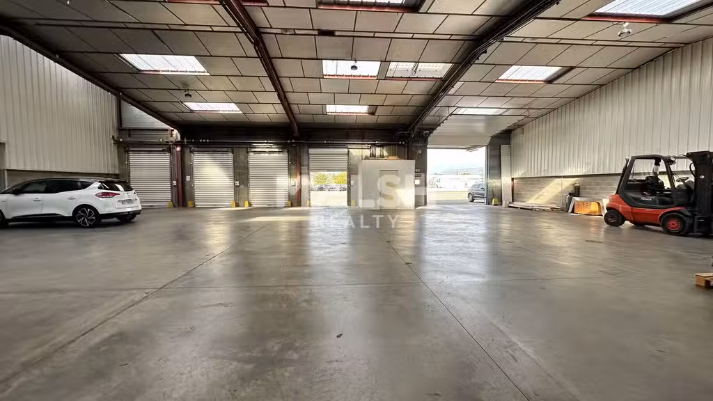 Local d'activités 608m² à Belleville en Beaujolais