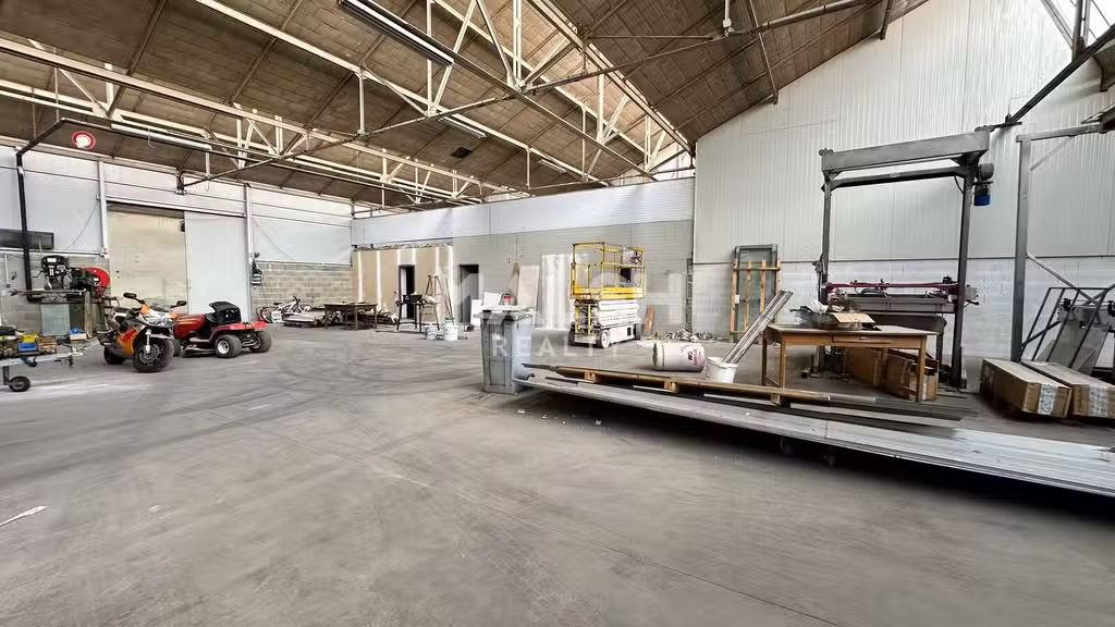 Local d'activités 608m² à Belleville en Beaujolais