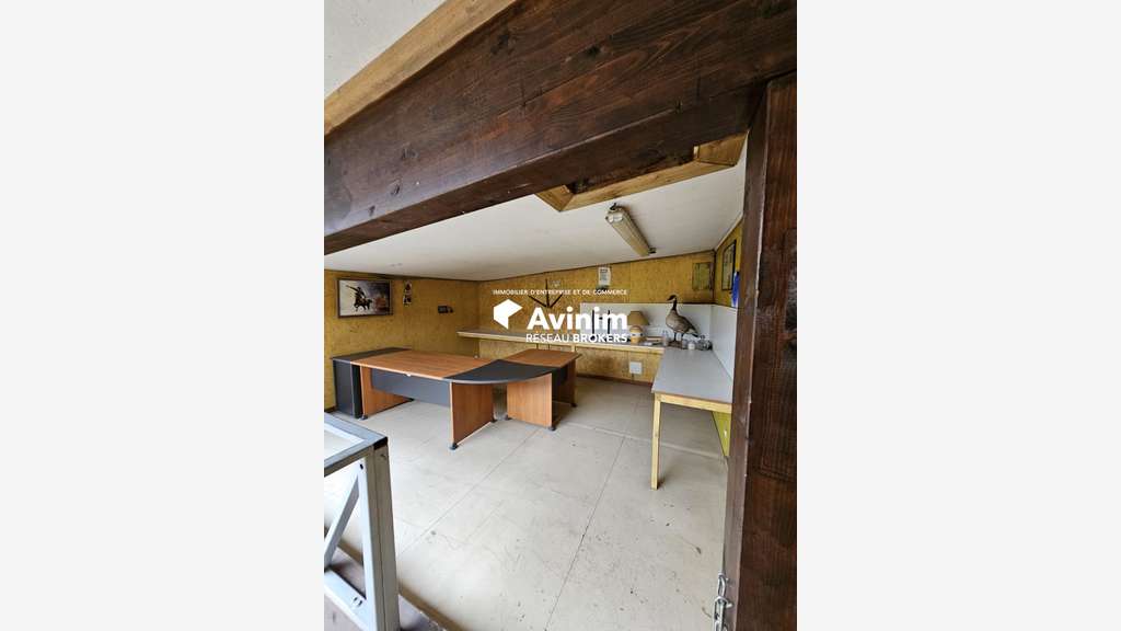 Local professionnel 160m² à louer à Betton