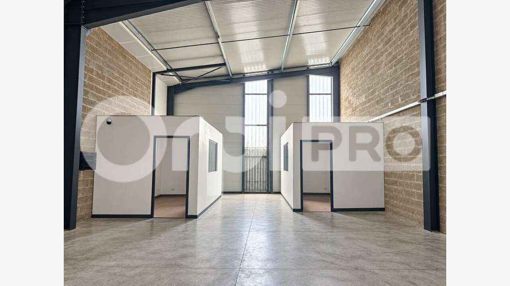 Local d'activité 196m² à louer  Beychac-et-Caillau