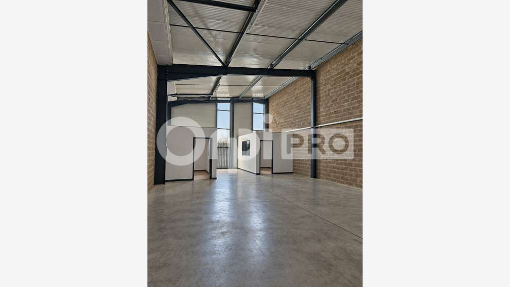 Local d'activité 196m² à louer  Beychac-et-Caillau