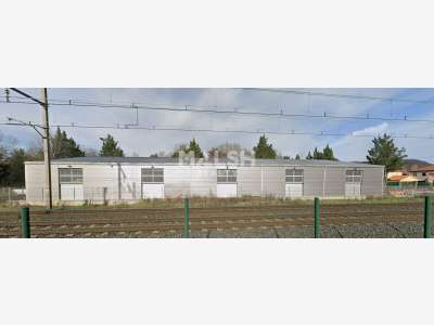 2 locaux d'activités 254m² à louer à Beynost