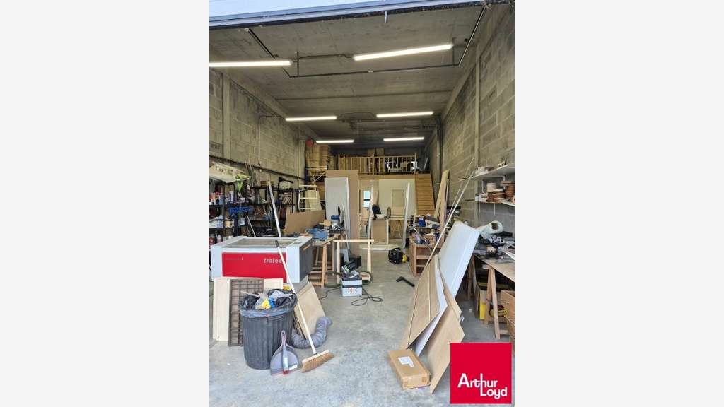 Local d'activité neuf 95m² en RDC proche Biarritz