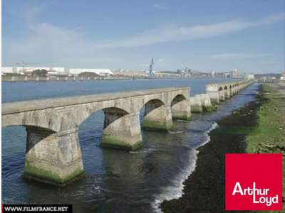 Local d'activité 855m² à louer à Anglet