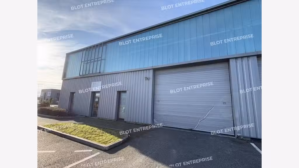 Locaux d'activités 334m² à louer à Bouaye