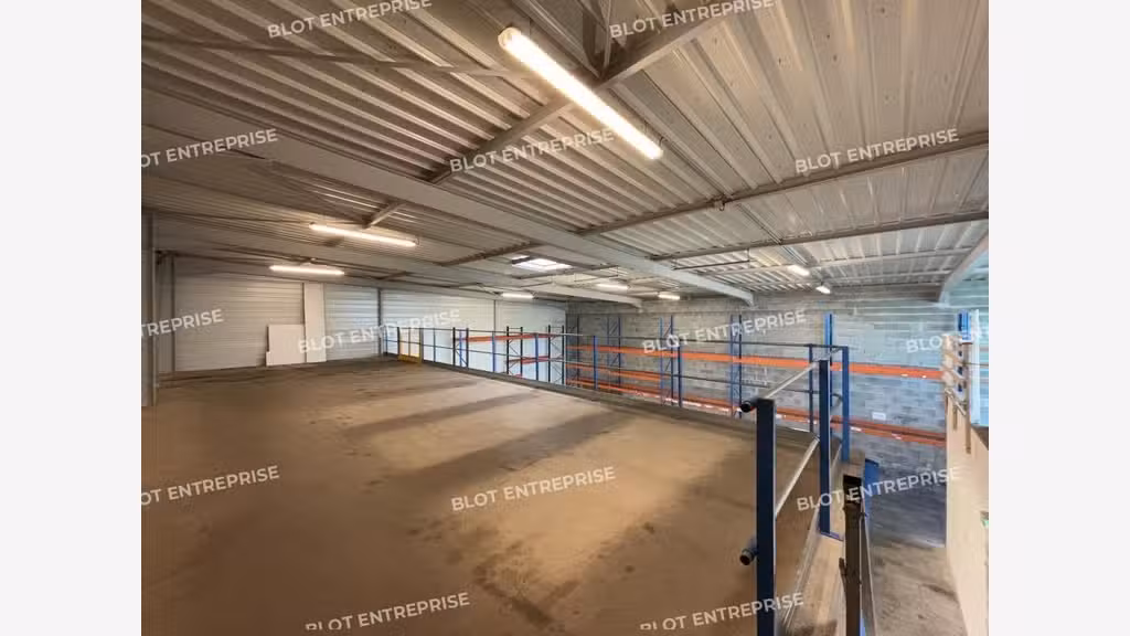 Locaux d'activités 334m² à louer à Bouaye