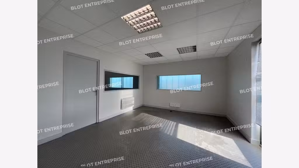 Locaux d'activités 334m² à louer à Bouaye