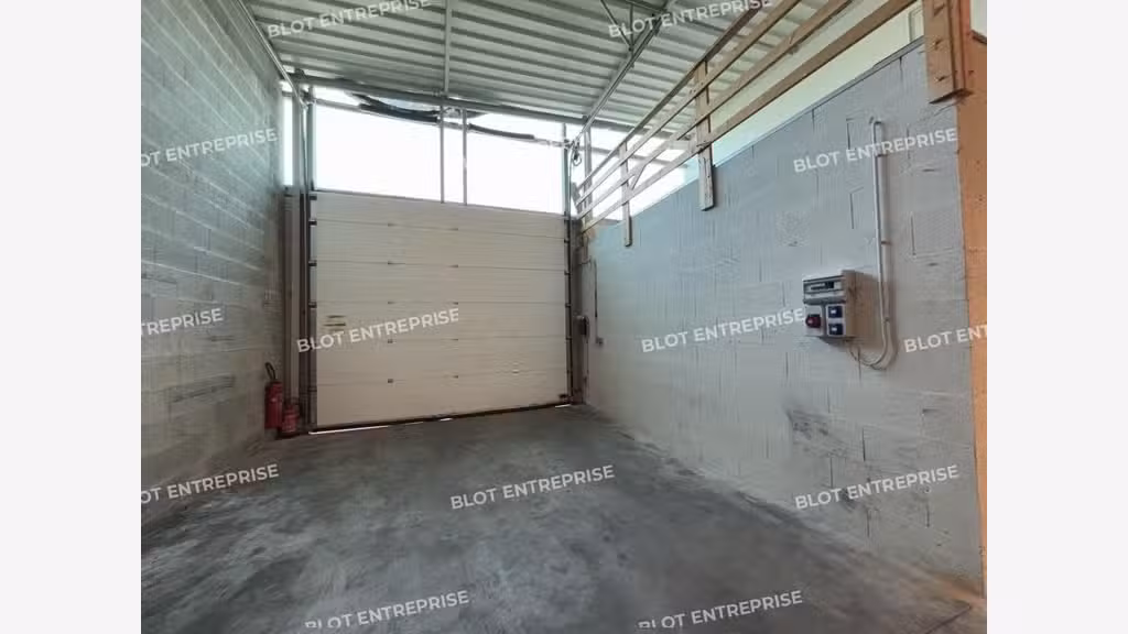 Locaux d'activités 334m² à louer à Bouaye