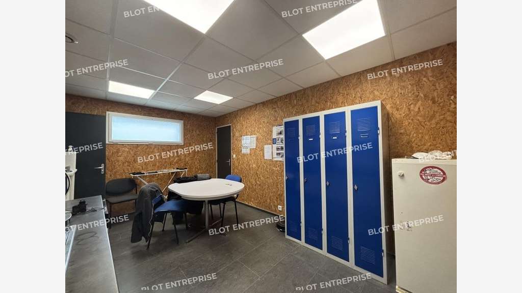 A louer locaux d'activités 462m² à Bouaye