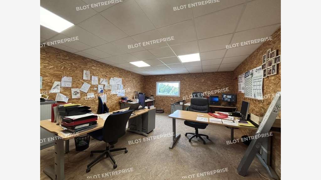 A louer locaux d'activités 462m² à Bouaye