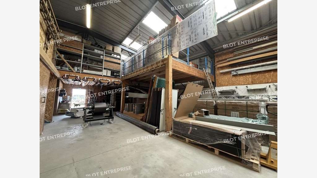 A louer locaux d'activités 462m² à Bouaye