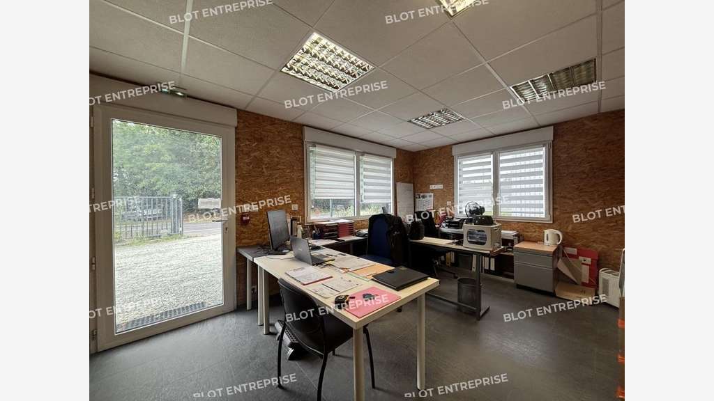 A louer locaux d'activités 462m² à Bouaye