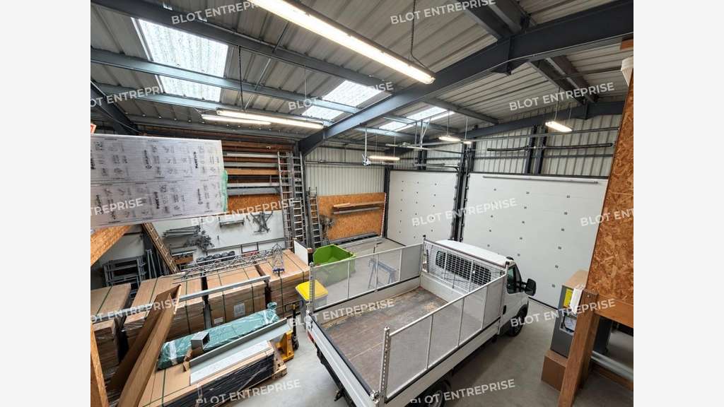 A louer locaux d'activités 462m² à Bouaye