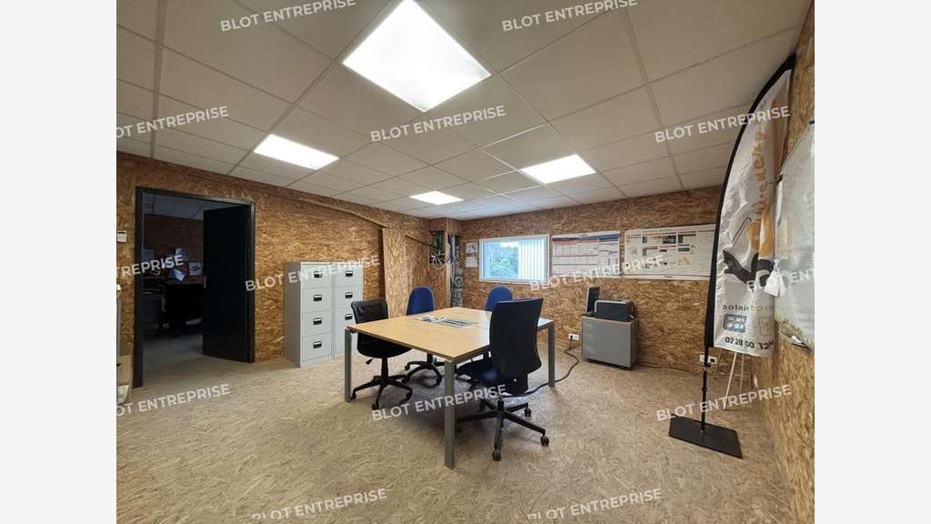 A louer locaux d'activités 462m² à Bouaye