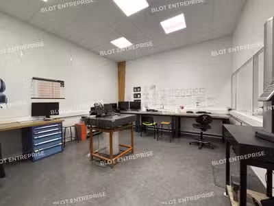 A louer locaux d'activités 356m² à Bouguenais