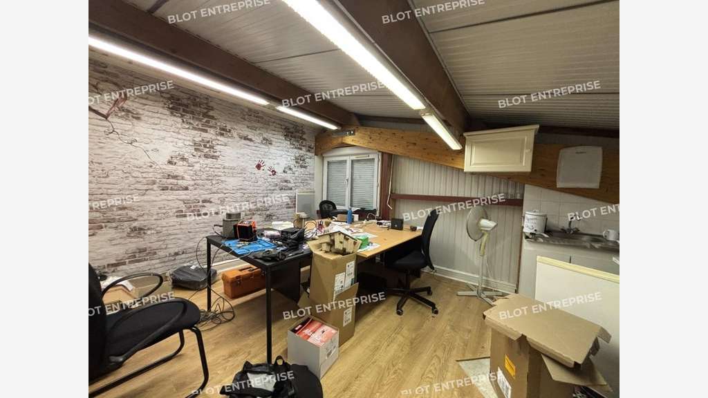 A louer locaux d'activités 356m² à Bouguenais