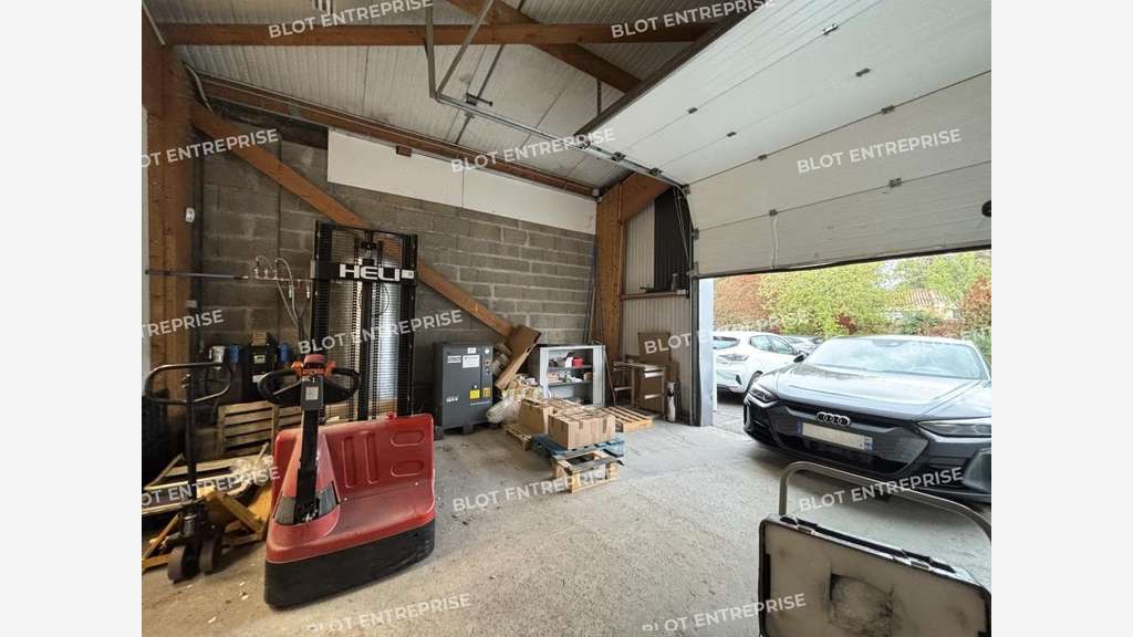 A louer locaux d'activités 356m² à Bouguenais