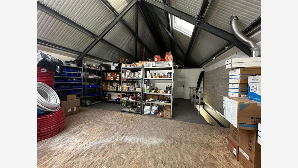 Location local d'activité 138m² Brie-Comte-Robert
