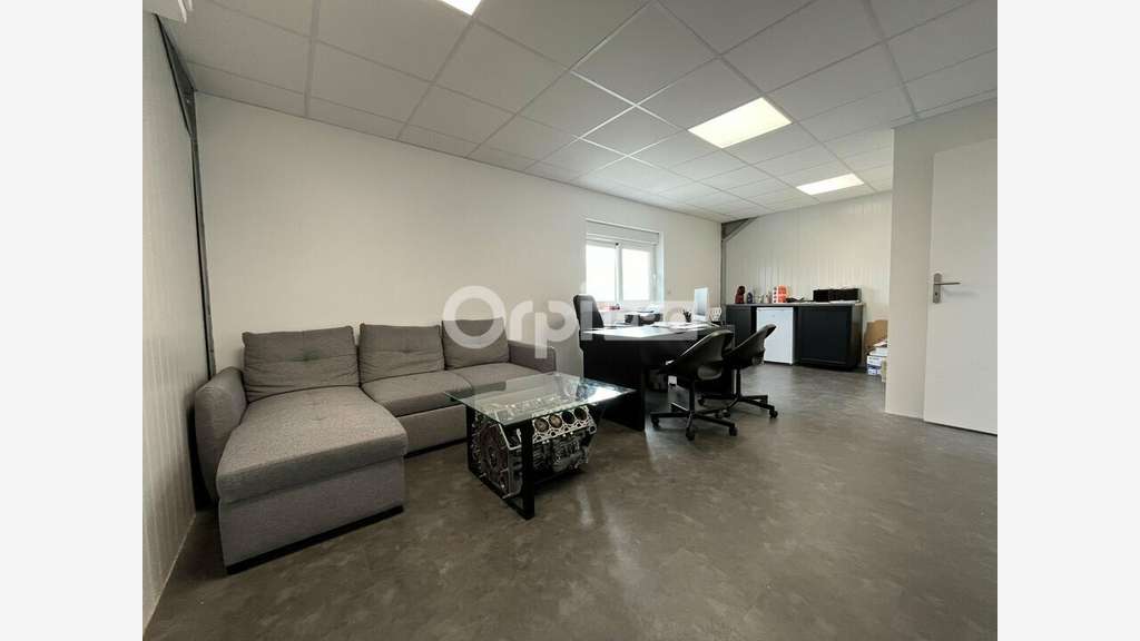 Local d'activité 275m² à louer à Brie-Comte-Robert