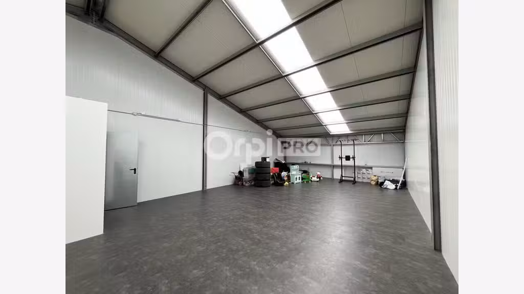 Local d'activité 275m² à louer à Brie-Comte-Robert