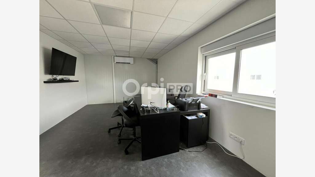Local d'activité 275m² à louer à Brie-Comte-Robert