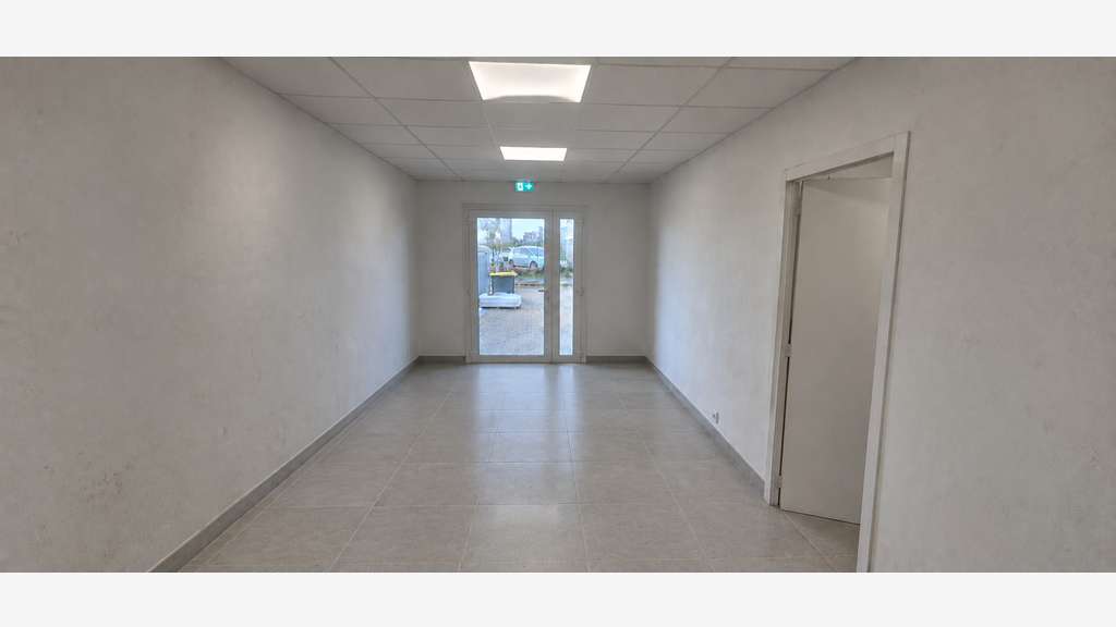 Local d'activité 135m² à louer en ZA à Brissac