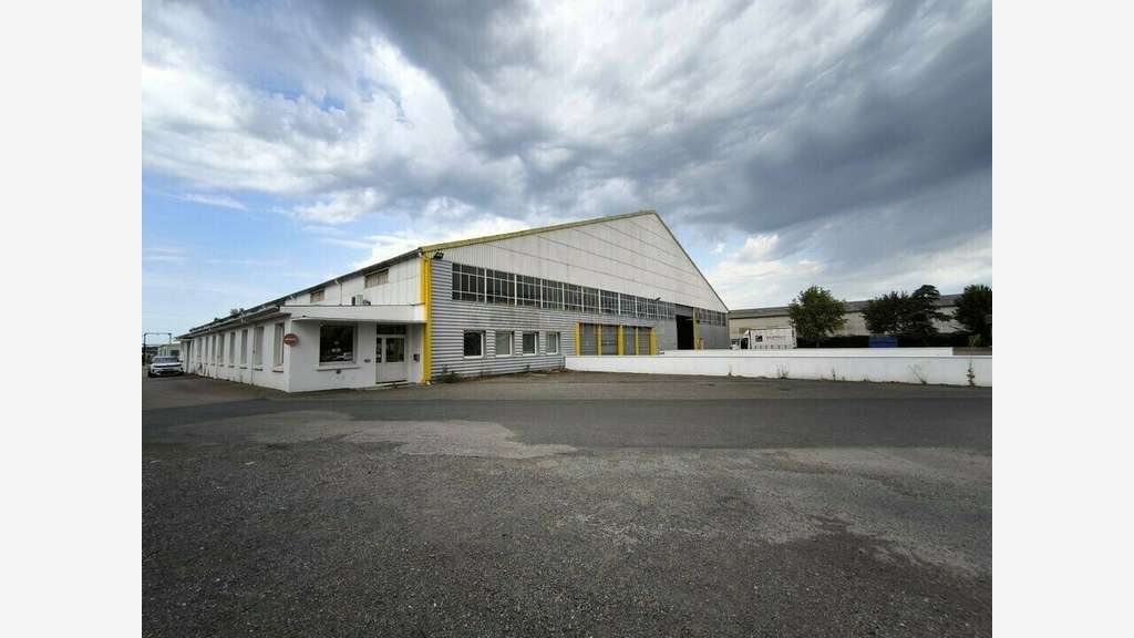 Local d'activité 3060m² à louer à Brive