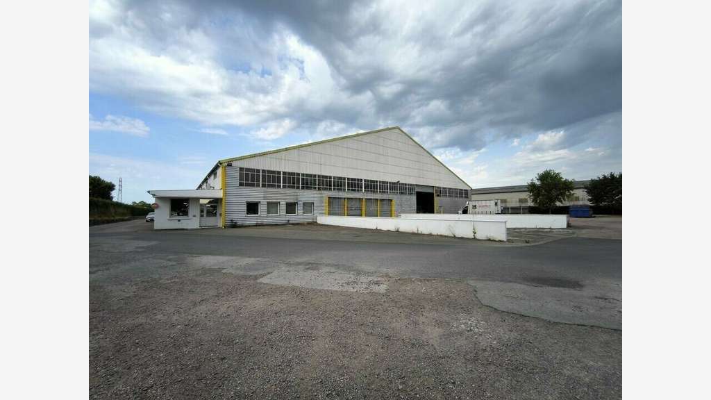 Local d'activité 3060m² à louer à Brive