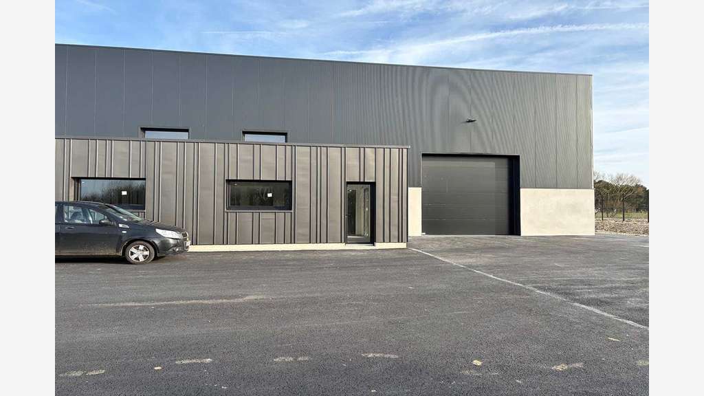 À louer local 570m² ZA Terrasses de Coquelles  