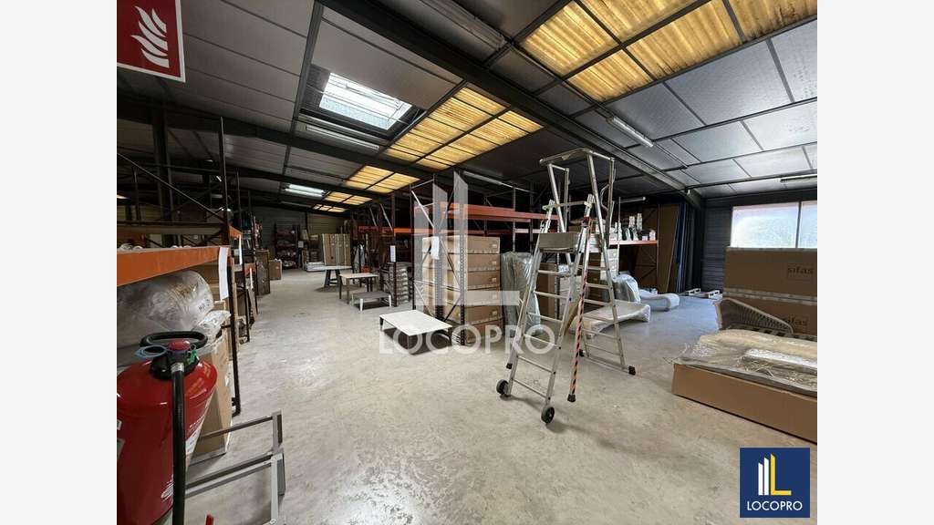 Location local d'activité 2102m² à Cannes