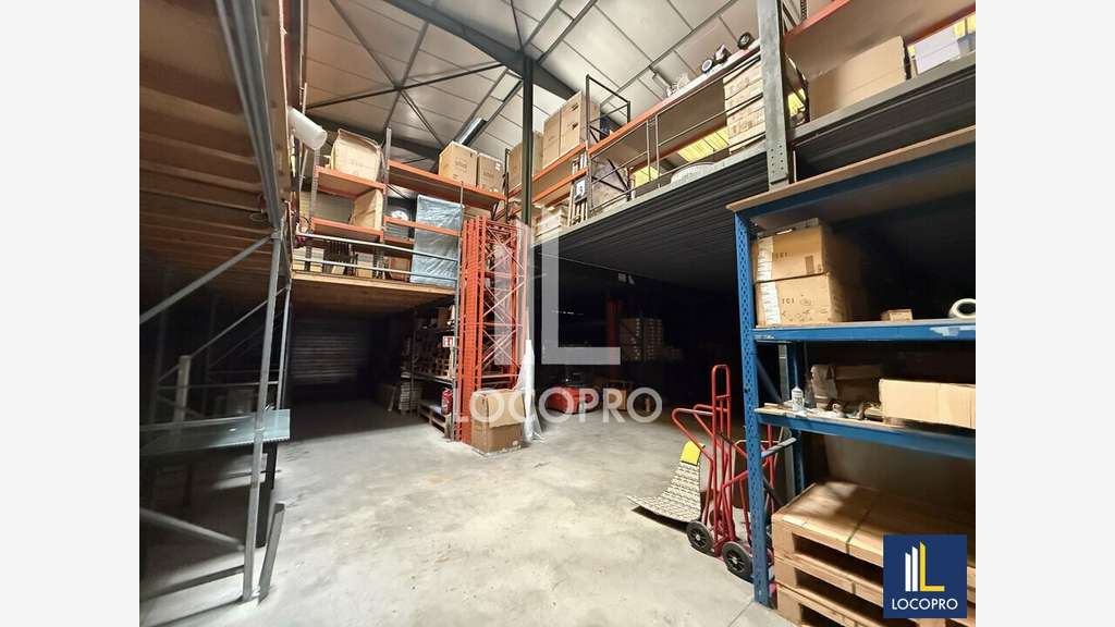 Location local d'activité 2102m² à Cannes