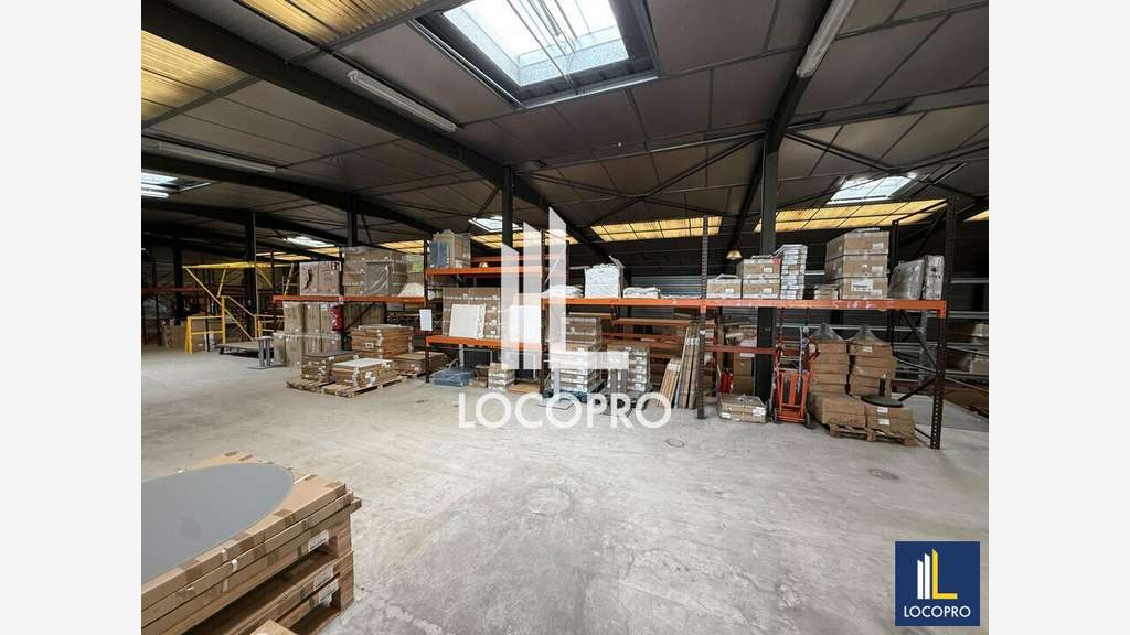 Location local d'activité 2102m² à Cannes