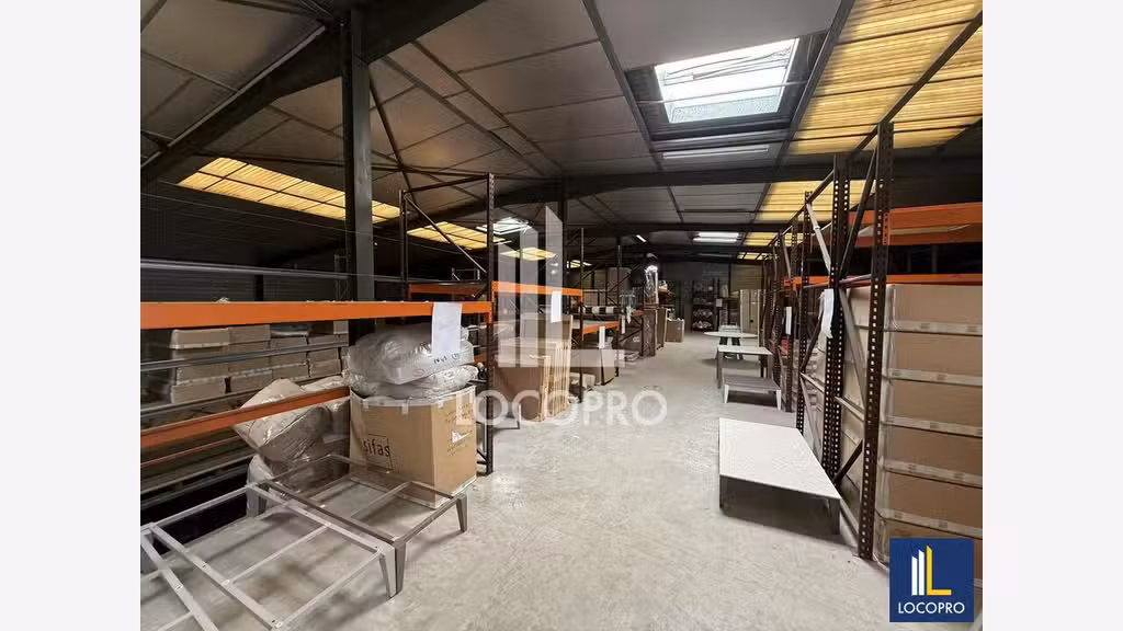 Location local d'activité 2102m² à Cannes