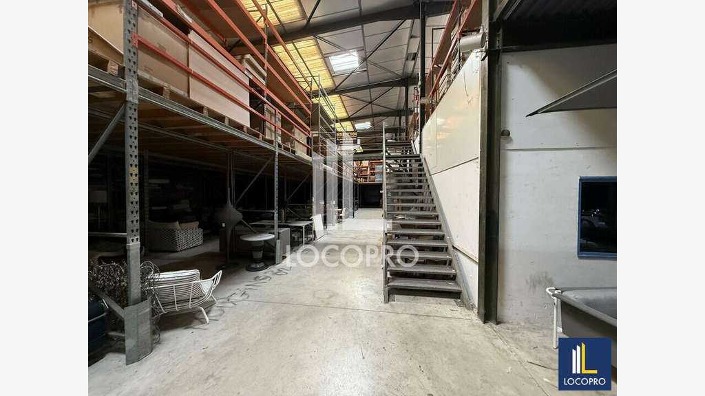 Location local d'activité 2102m² à Cannes