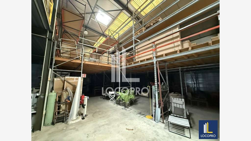 Location local d'activité 2102m² à Cannes