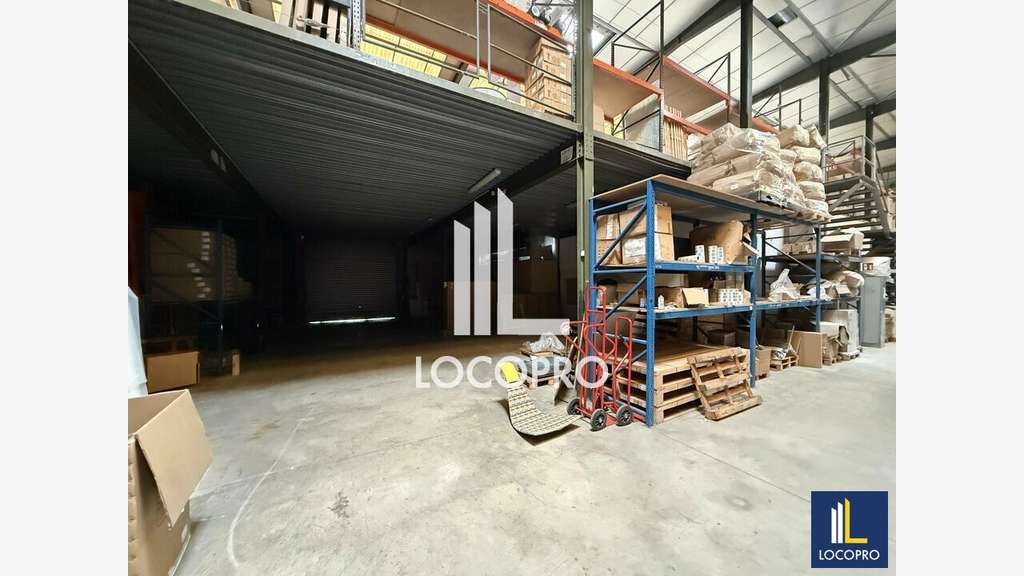 Location local d'activité 2102m² à Cannes