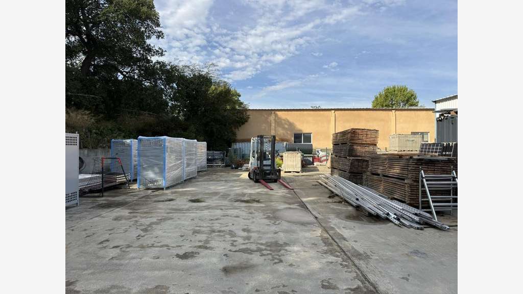 A louer local d'activité 180m² à Canohès