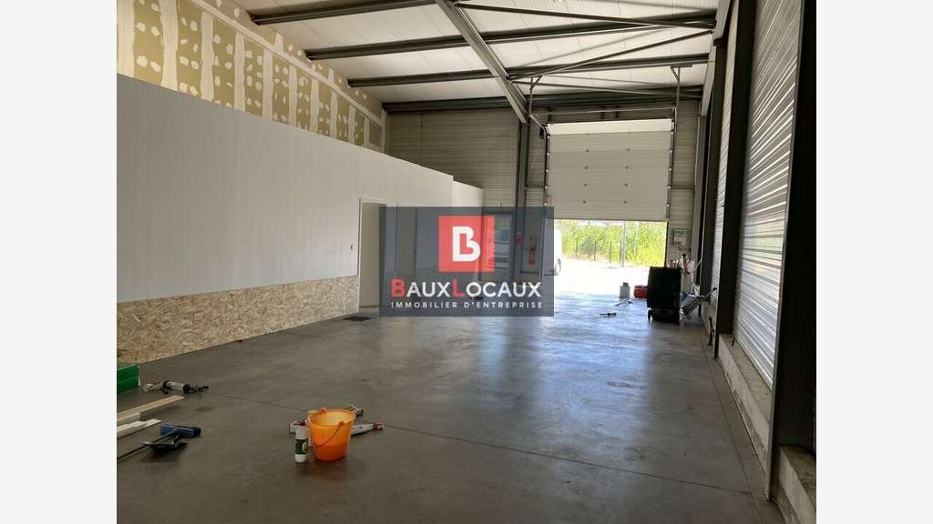 A louer local 170m² Carpentras Zone de Bellecour