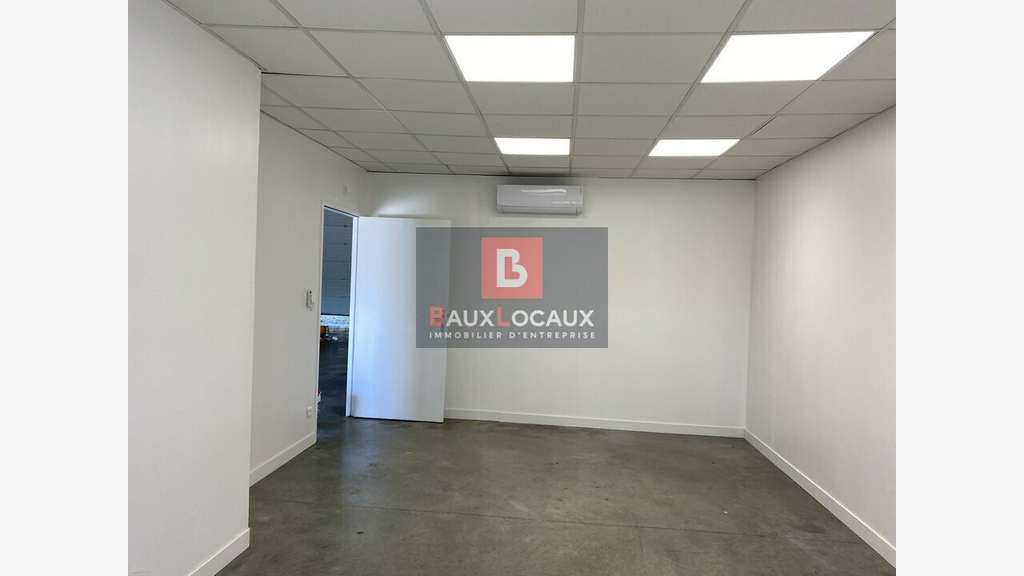 A louer local 170m² Carpentras Zone de Bellecour