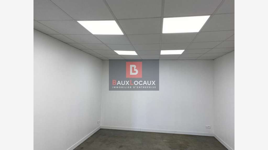 A louer local 170m² Carpentras Zone de Bellecour