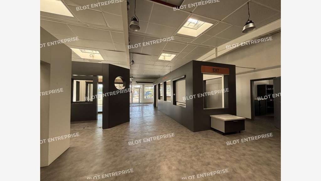 A louer locaux d'activités 380m² à Carquefou