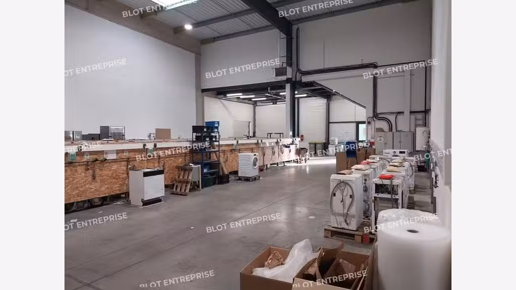 A louer locaux d'activités 1034m² à Carquefou