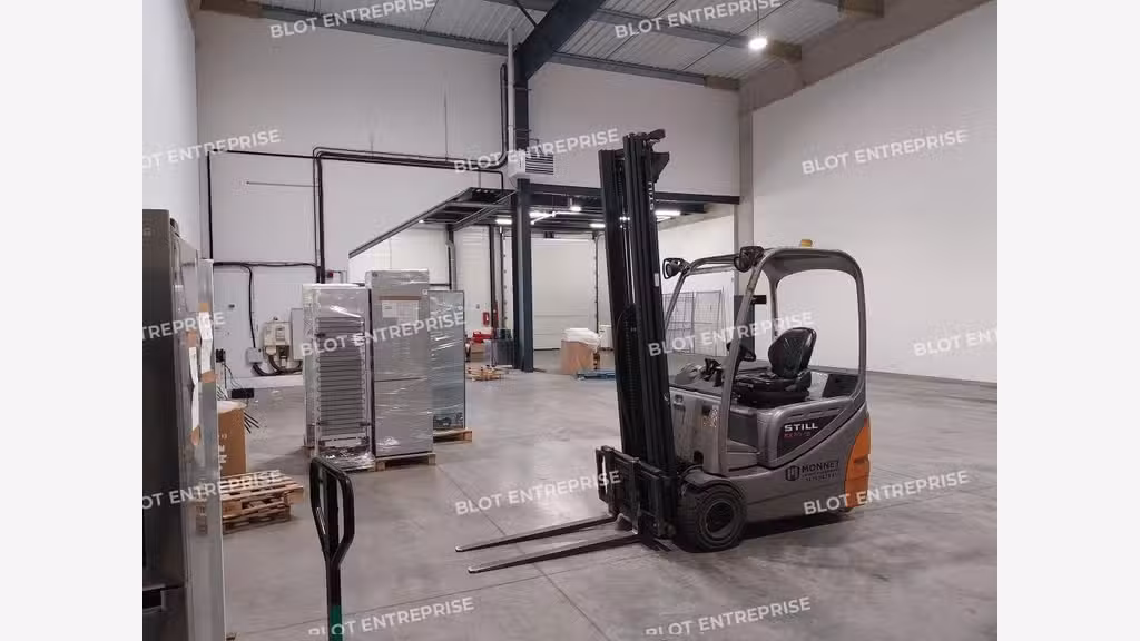 A louer locaux d'activités 1034m² à Carquefou