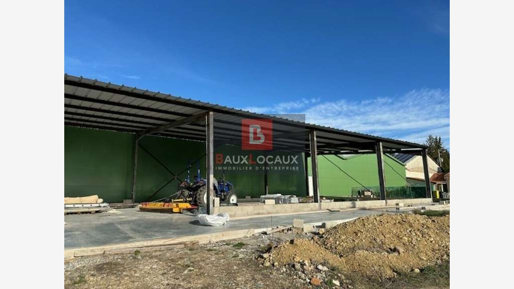 Entrepôt neuf 230m² à louer à Caumont sur Durance
