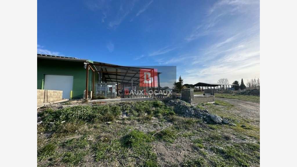 Entrepôt neuf 230m² à louer à Caumont sur Durance