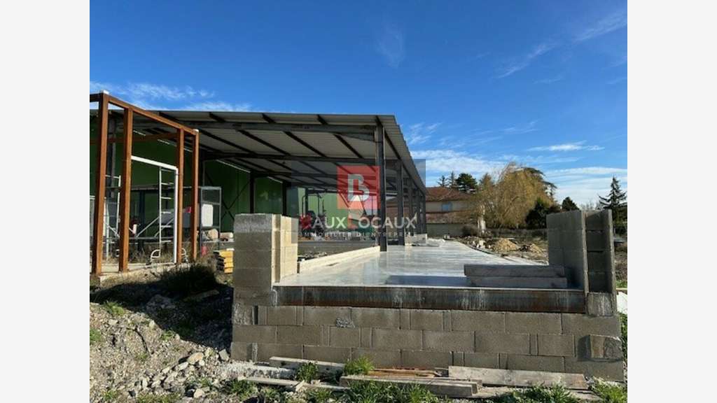 Entrepôt neuf 230m² à louer à Caumont sur Durance