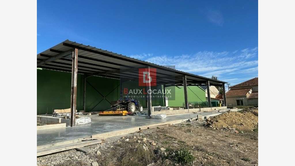 Entrepôt neuf 230m² à louer à Caumont sur Durance
